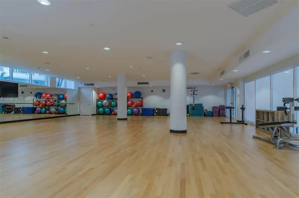 20281 E Country Club Dr #CAB3 Aventura, FL 33180
