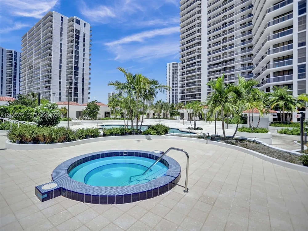20281 E Country Club Dr #CAB3 Aventura, FL 33180