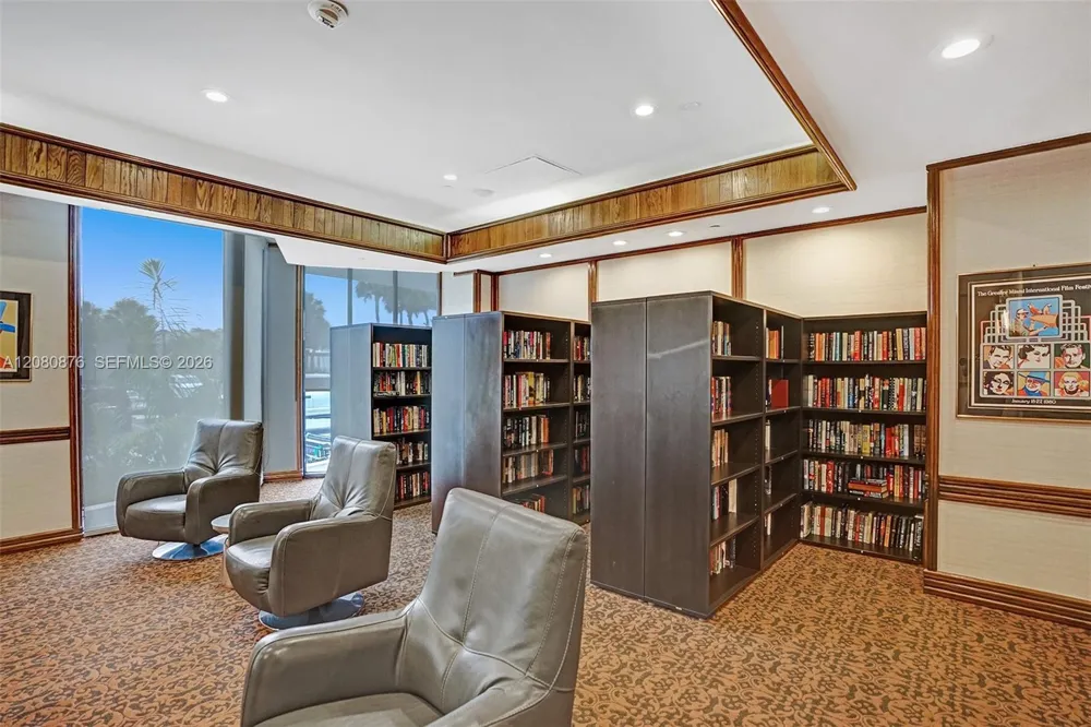 20281 E Country Club Dr #CAB3 Aventura, FL 33180