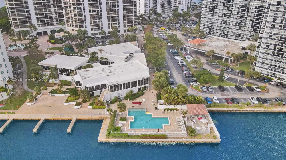 20281 E Country Club Dr #CAB3 Aventura, FL 33180