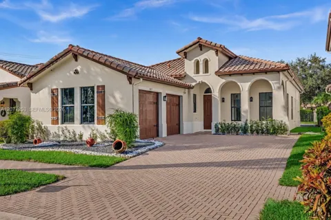 8527 NW 39th Ct