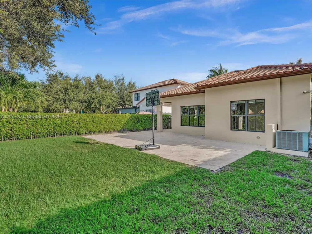 8527 NW 39th Ct Cooper City, FL 33024