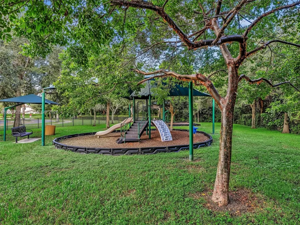 8527 NW 39th Ct Cooper City, FL 33024