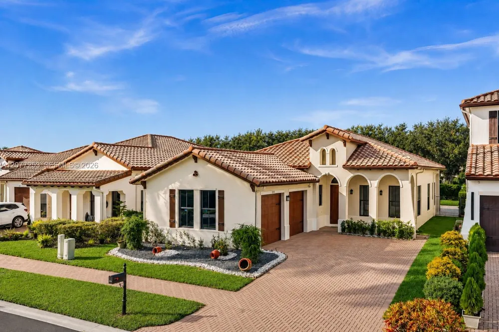 8527 NW 39th Ct Cooper City, FL 33024