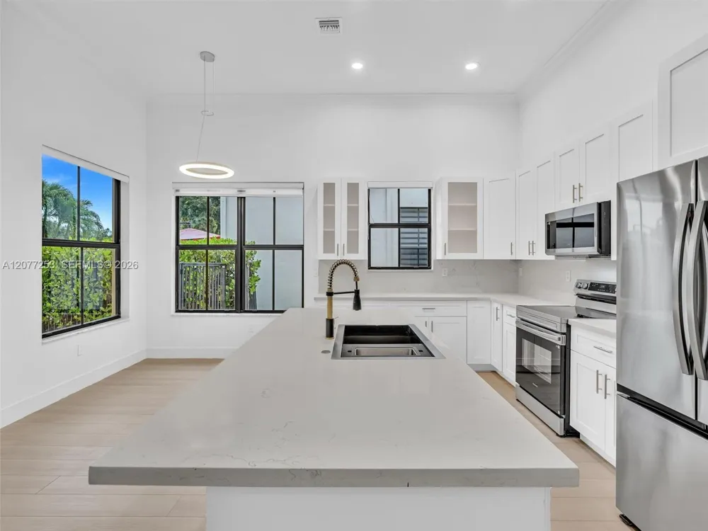 8527 NW 39th Ct Cooper City, FL 33024
