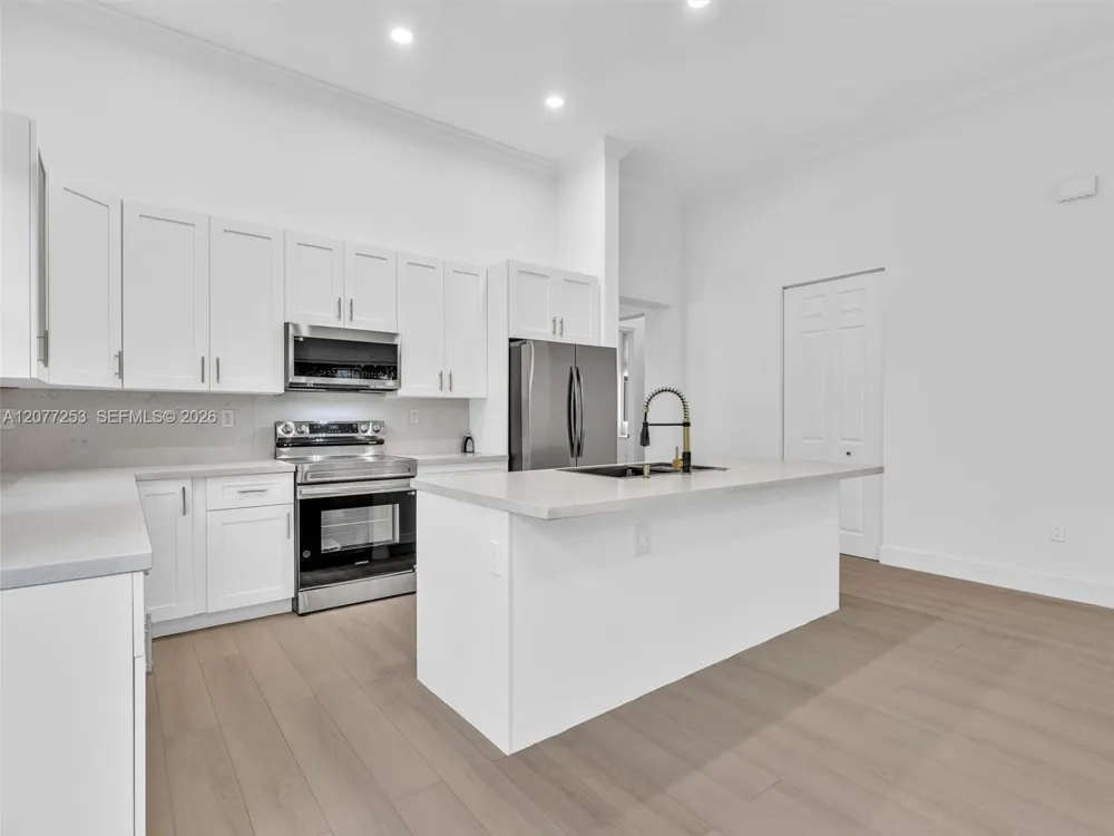 8527 NW 39th Ct Cooper City, FL 33024