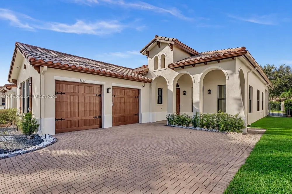 8527 NW 39th Ct Cooper City, FL 33024
