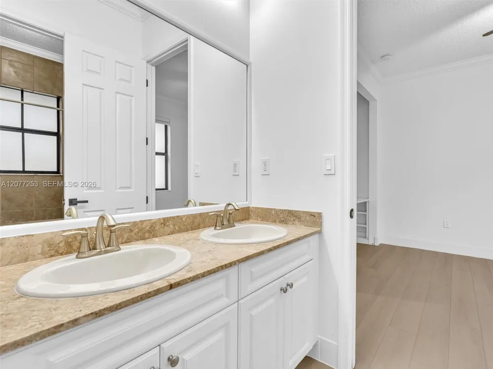 8527 NW 39th Ct Cooper City, FL 33024
