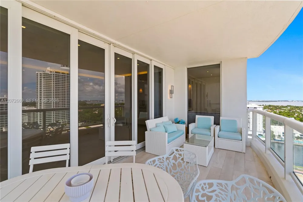 4201 Collins Ave #2202 Miami Beach, FL 33140