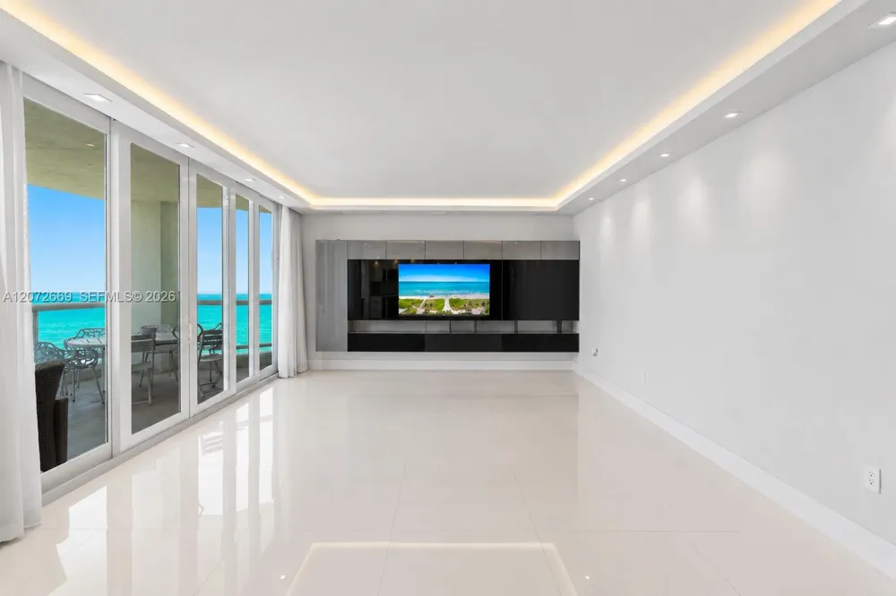 4201 Collins Ave #2202 Miami Beach, FL 33140