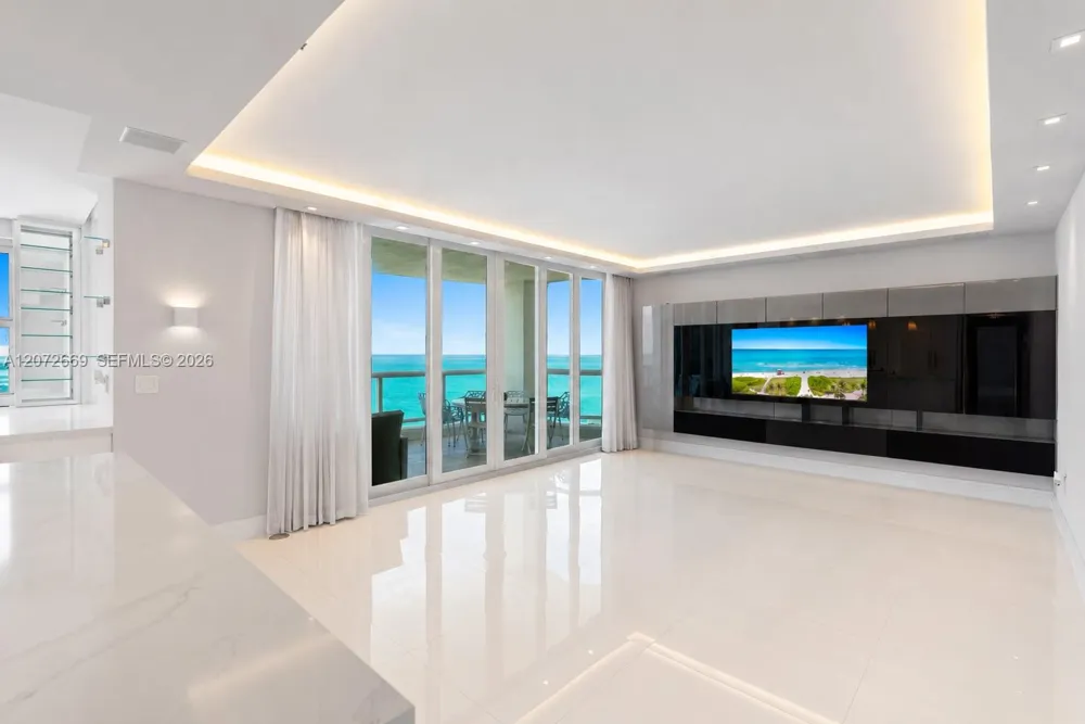 4201 Collins Ave #2202 Miami Beach, FL 33140