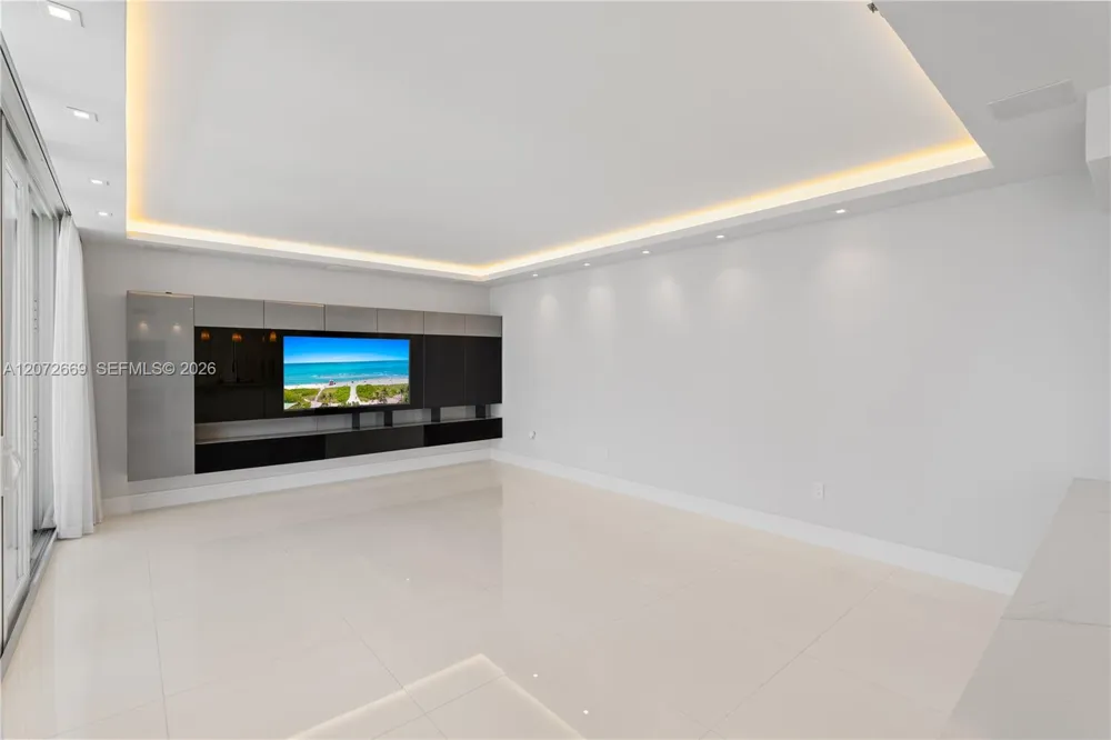 4201 Collins Ave #2202 Miami Beach, FL 33140