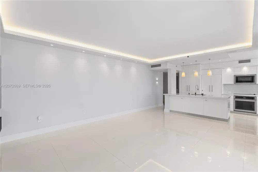 4201 Collins Ave #2202 Miami Beach, FL 33140