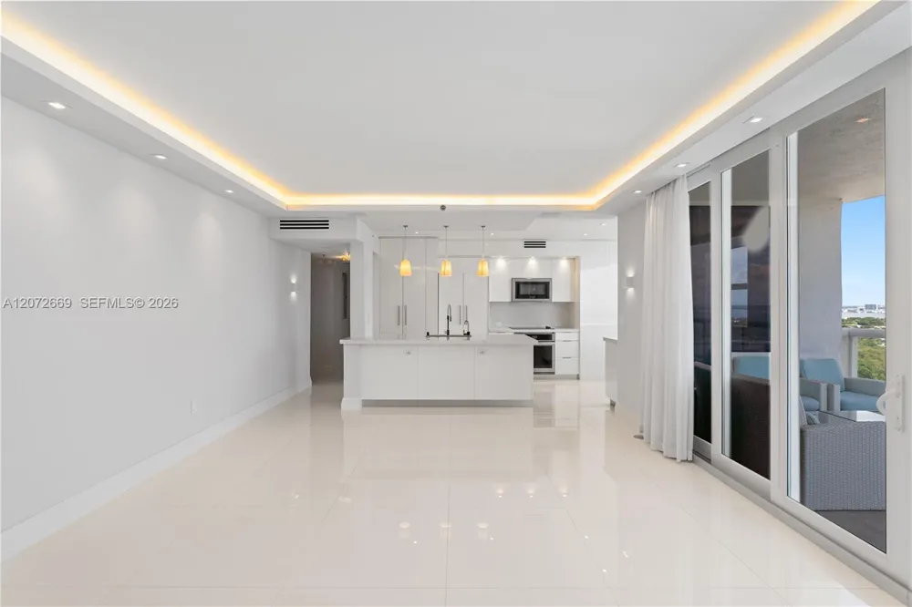 4201 Collins Ave #2202 Miami Beach, FL 33140