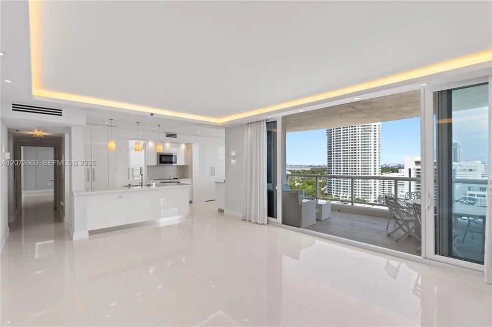 4201 Collins Ave #2202 Miami Beach, FL 33140