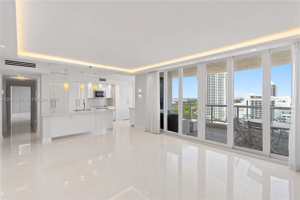 4201 Collins Ave #2202 Miami Beach, FL 33140