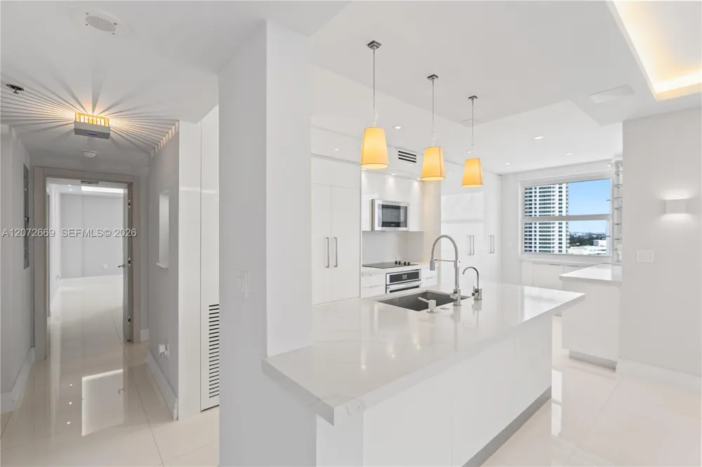 4201 Collins Ave #2202 Miami Beach, FL 33140