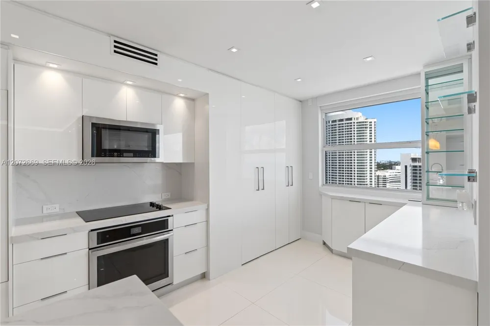 4201 Collins Ave #2202 Miami Beach, FL 33140
