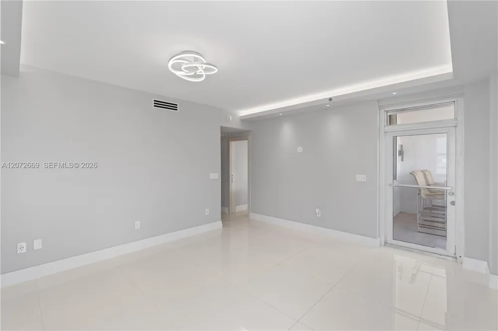 4201 Collins Ave #2202 Miami Beach, FL 33140