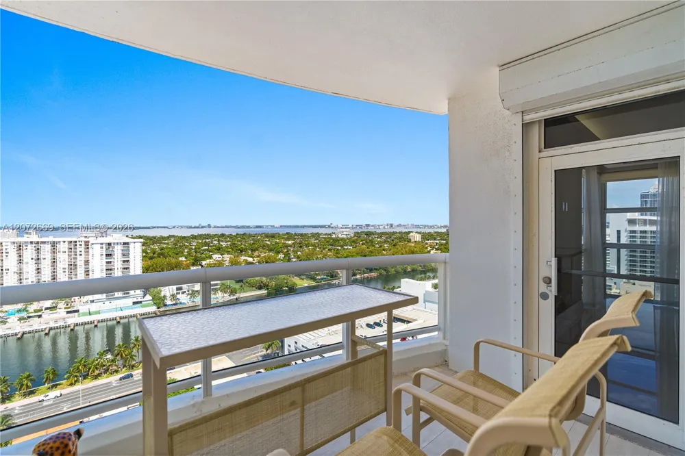 4201 Collins Ave #2202 Miami Beach, FL 33140