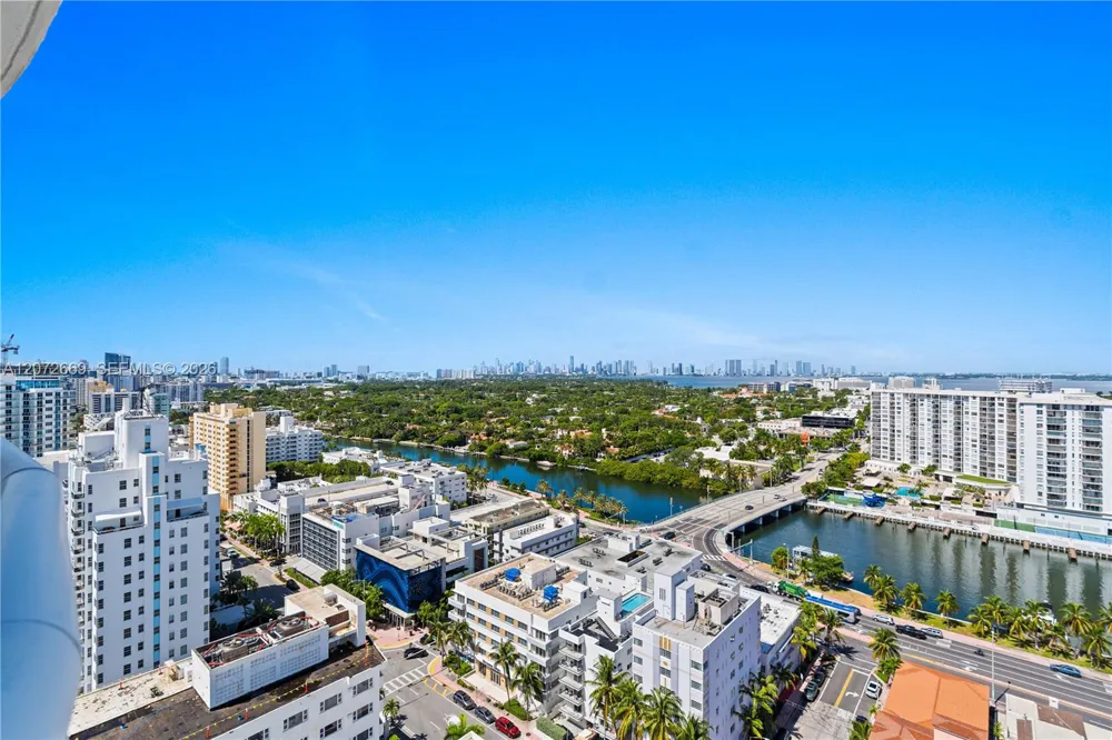 4201 Collins Ave #2202 Miami Beach, FL 33140