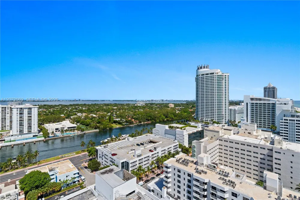 4201 Collins Ave #2202 Miami Beach, FL 33140