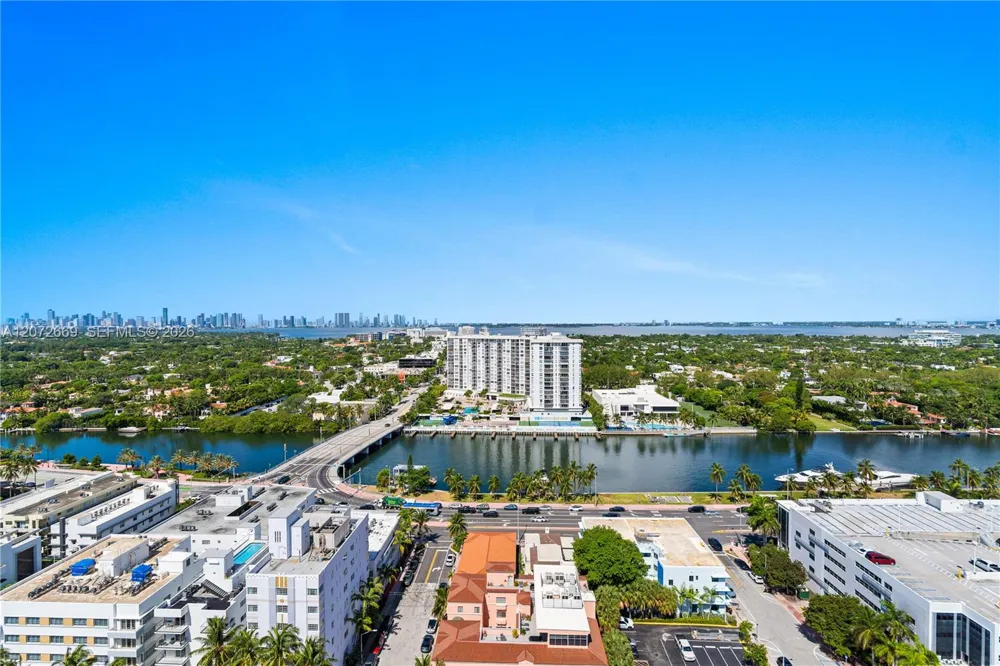 4201 Collins Ave #2202 Miami Beach, FL 33140