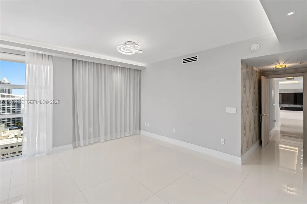 4201 Collins Ave #2202 Miami Beach, FL 33140