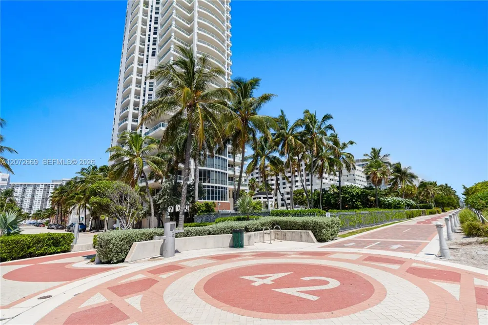 4201 Collins Ave #2202 Miami Beach, FL 33140