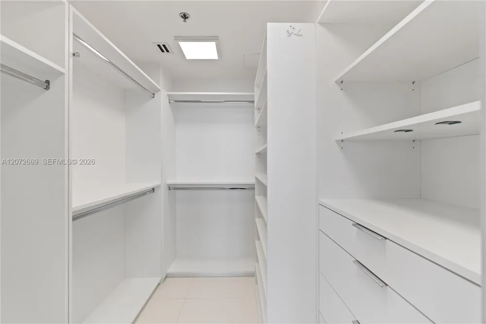 4201 Collins Ave #2202 Miami Beach, FL 33140