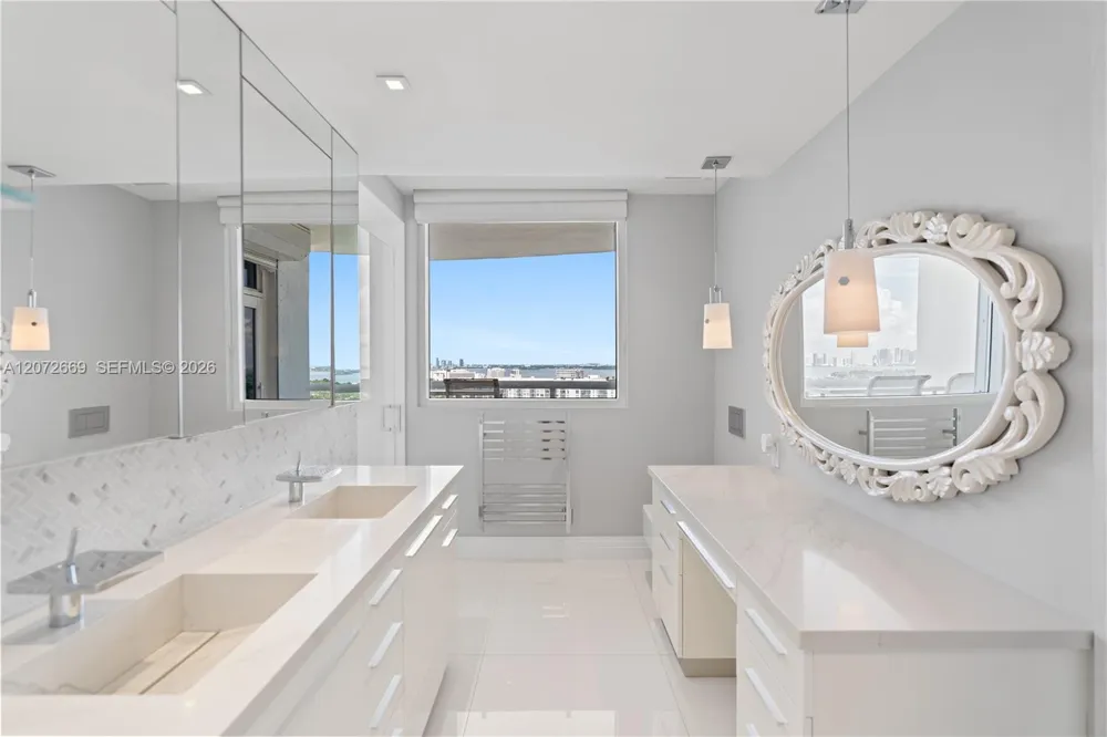 4201 Collins Ave #2202 Miami Beach, FL 33140