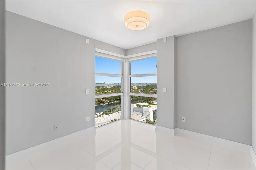 4201 Collins Ave #2202 Miami Beach, FL 33140