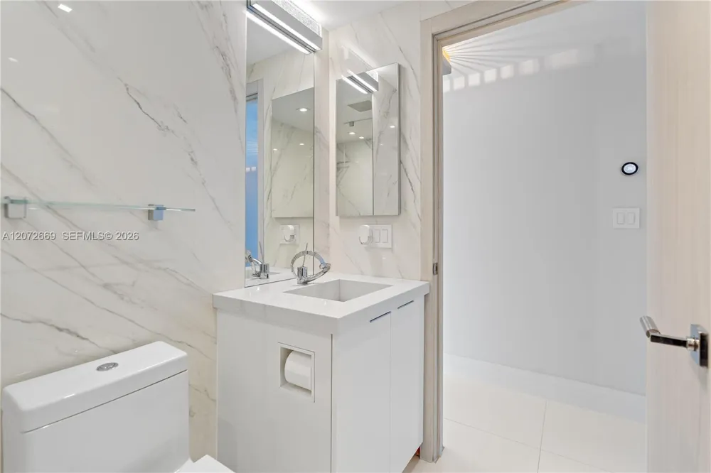4201 Collins Ave #2202 Miami Beach, FL 33140