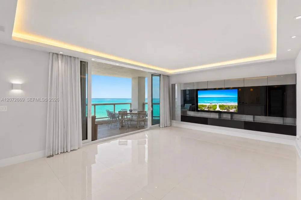 4201 Collins Ave #2202 Miami Beach, FL 33140