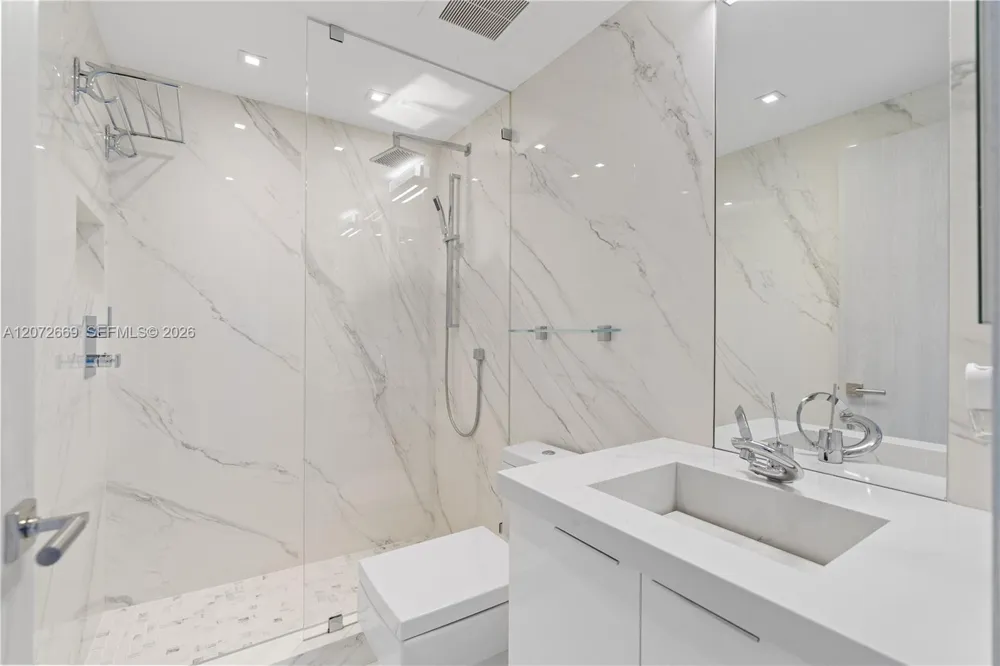 4201 Collins Ave #2202 Miami Beach, FL 33140