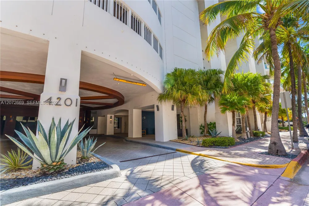 4201 Collins Ave #2202 Miami Beach, FL 33140