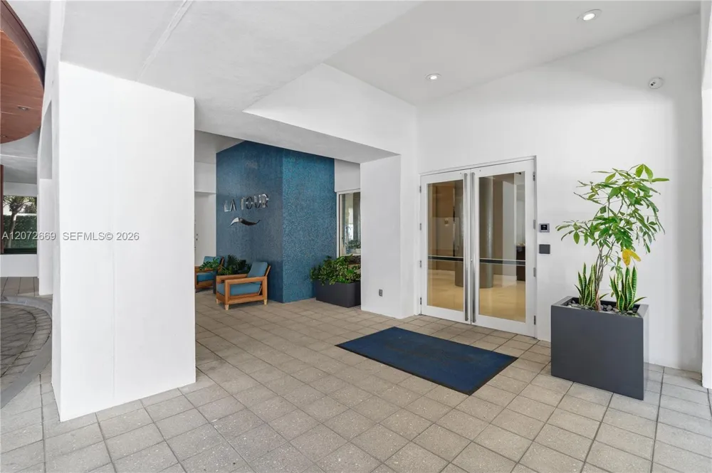 4201 Collins Ave #2202 Miami Beach, FL 33140