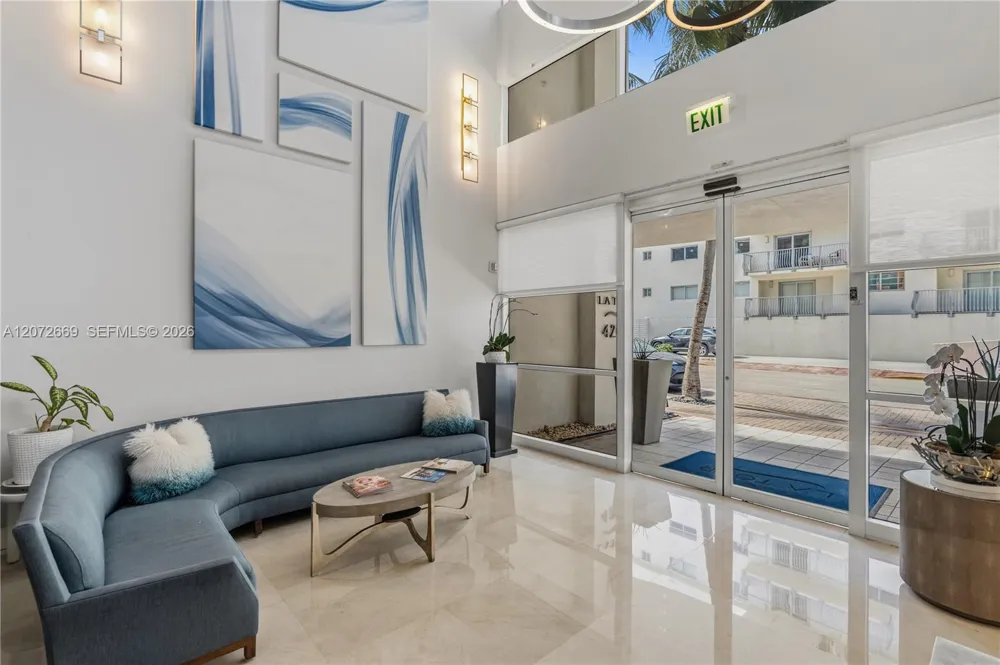 4201 Collins Ave #2202 Miami Beach, FL 33140