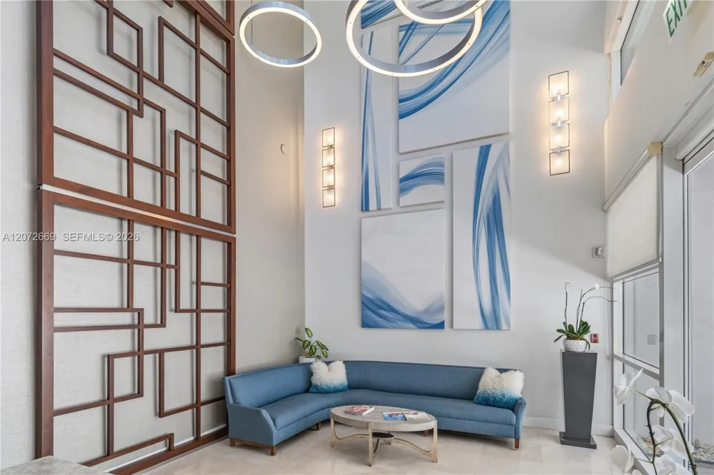 4201 Collins Ave #2202 Miami Beach, FL 33140