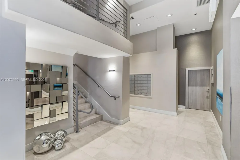 4201 Collins Ave #2202 Miami Beach, FL 33140