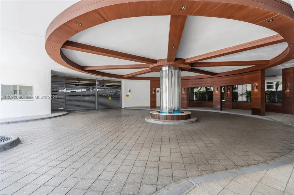 4201 Collins Ave #2202 Miami Beach, FL 33140