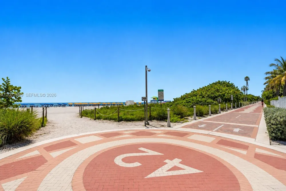 4201 Collins Ave #2202 Miami Beach, FL 33140