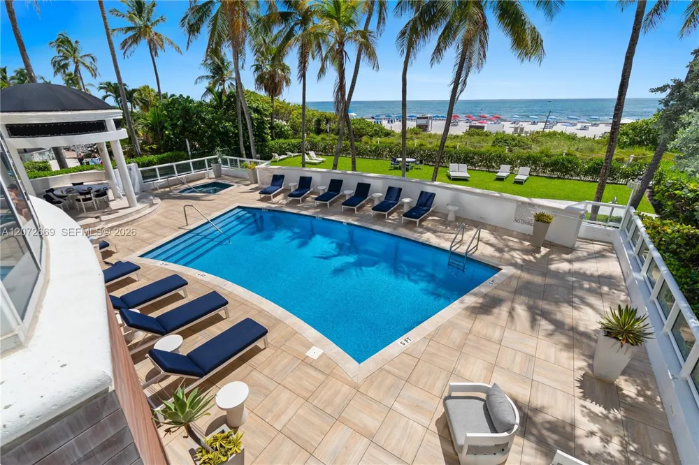 4201 Collins Ave #2202 Miami Beach, FL 33140