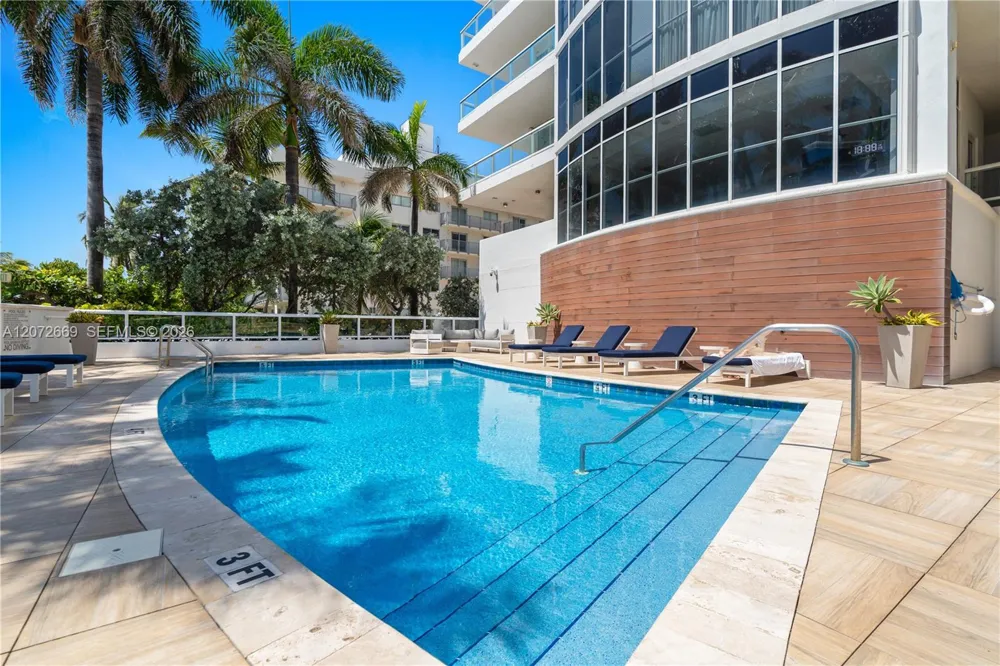 4201 Collins Ave #2202 Miami Beach, FL 33140