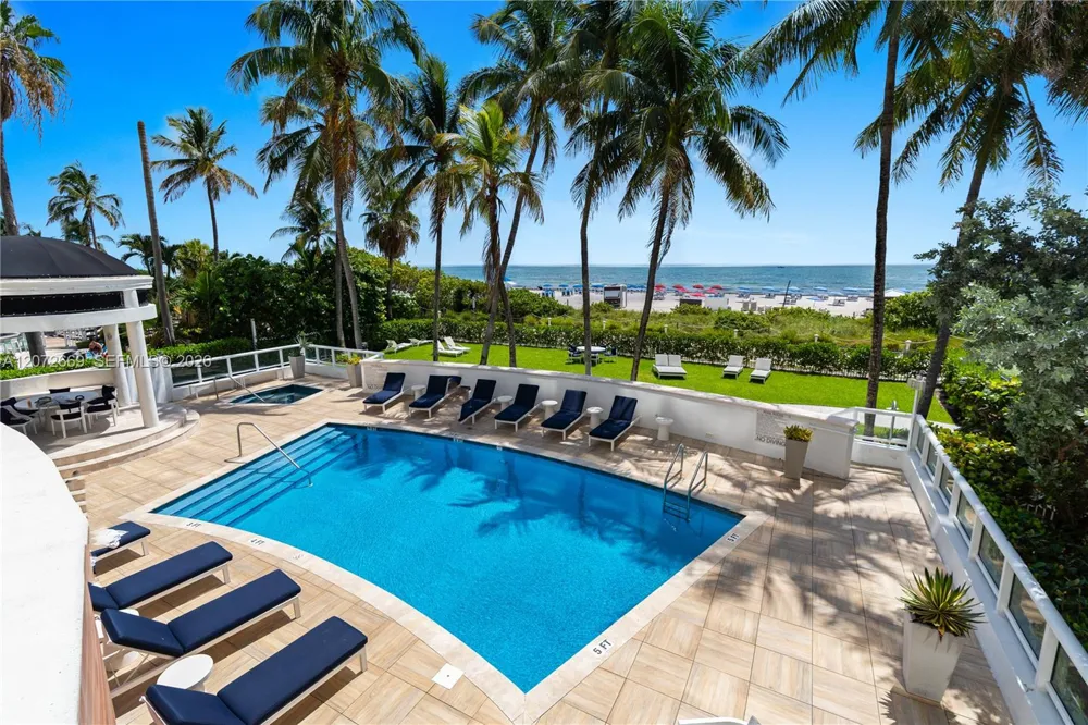 4201 Collins Ave #2202 Miami Beach, FL 33140