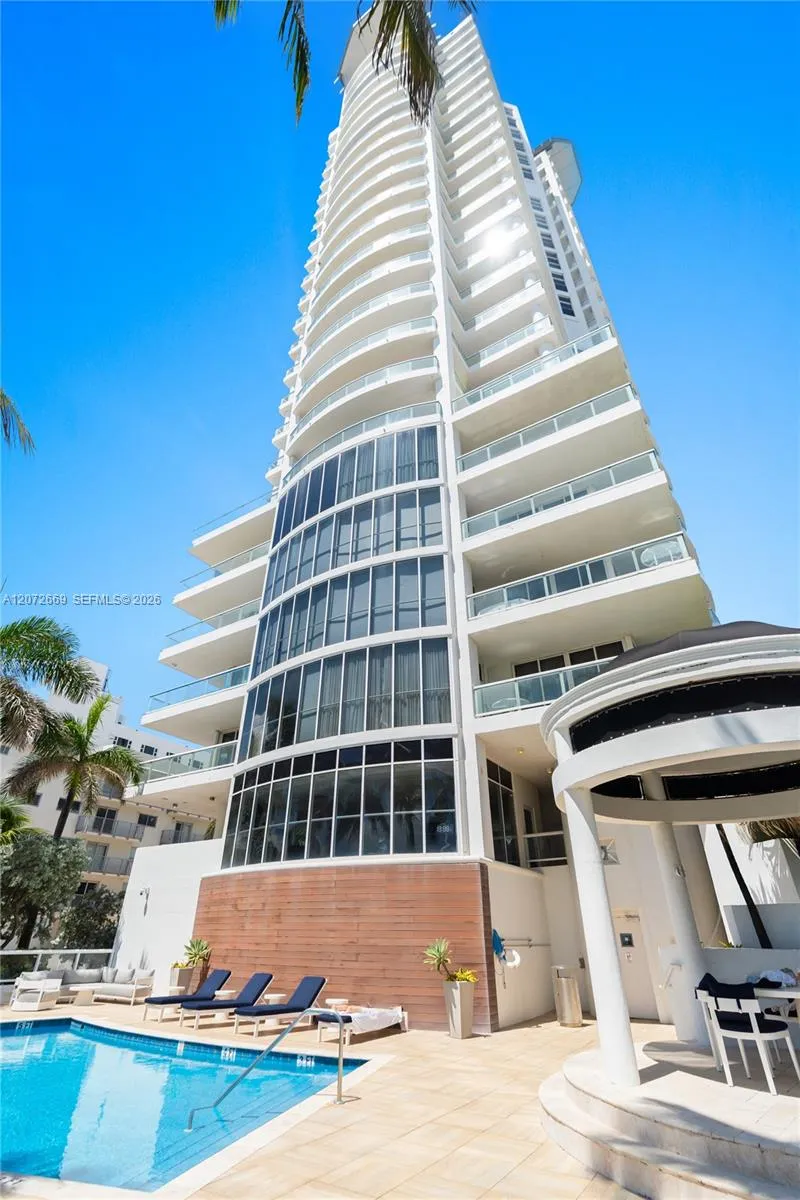 4201 Collins Ave #2202 Miami Beach, FL 33140