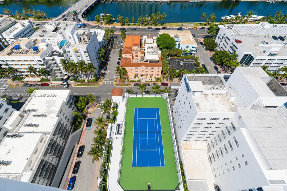 4201 Collins Ave #2202 Miami Beach, FL 33140