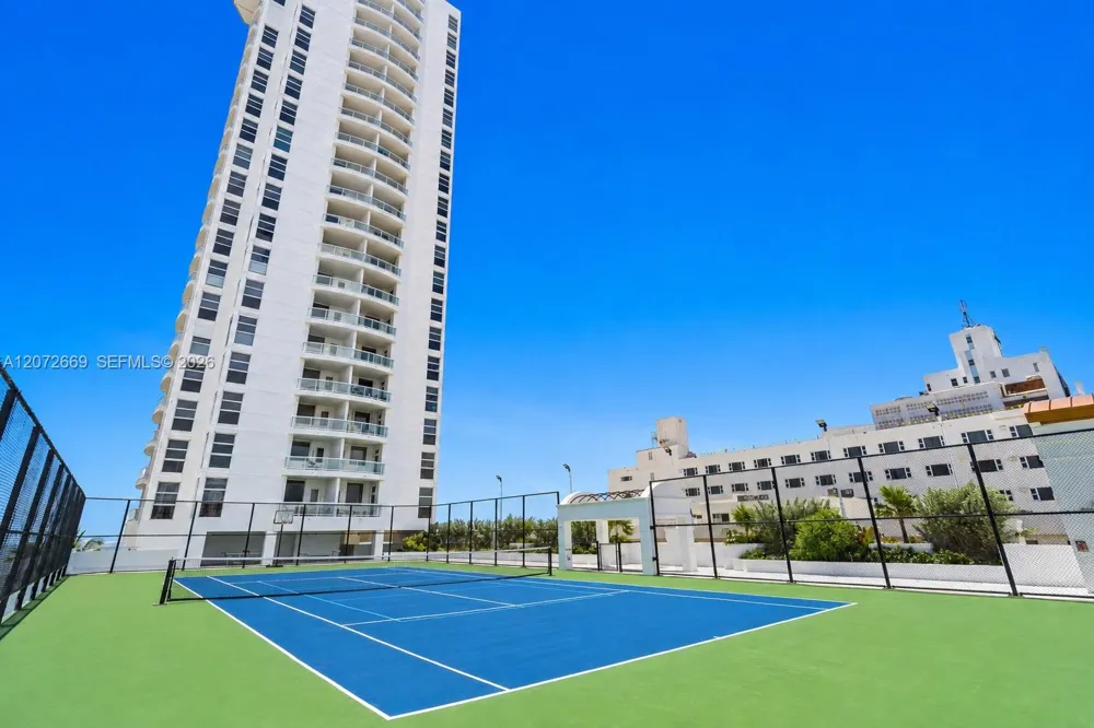 4201 Collins Ave #2202 Miami Beach, FL 33140