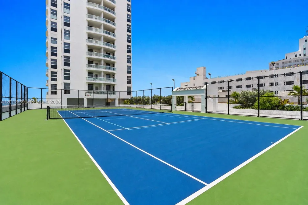 4201 Collins Ave #2202 Miami Beach, FL 33140