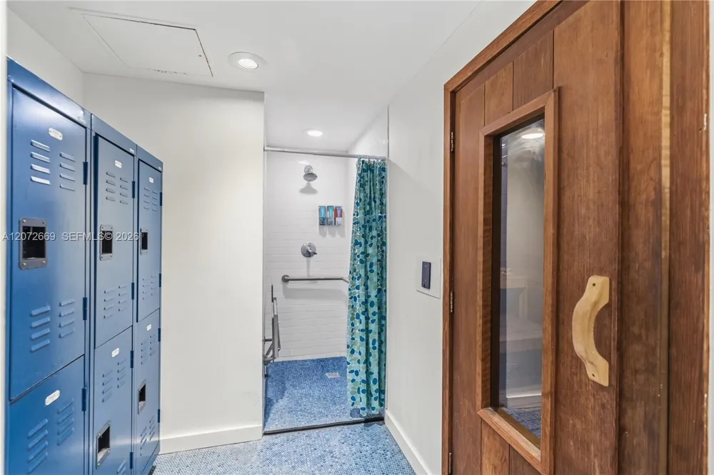 4201 Collins Ave #2202 Miami Beach, FL 33140